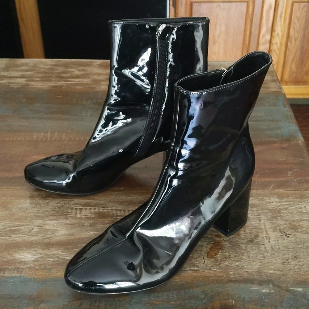 Urban Outfitters Y2K Alana Black Patent Leather Boots - Women's 9